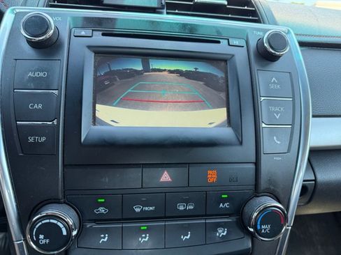Used 2016 Toyota Camry SE FWD image 21