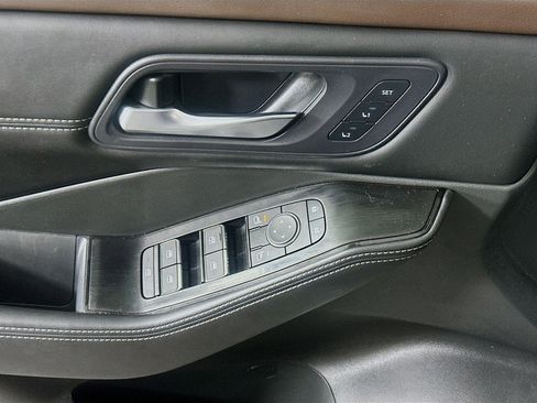 Used 2023 Nissan Rogue SL AWD/4WD image 15