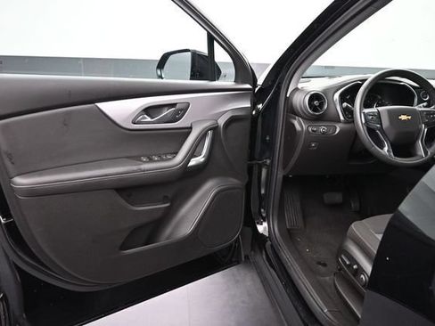 Used 2025 Chevrolet Blazer LT FWD image 16