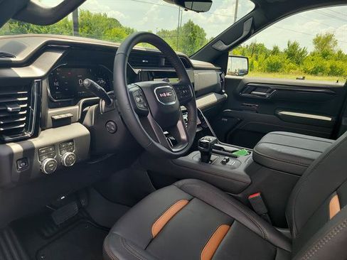Used 2026 GMC Sierra 1500 AT4 w/ Technology Package AWD/4WD image 39