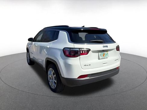 Used 2025 Jeep Compass Limited image 11