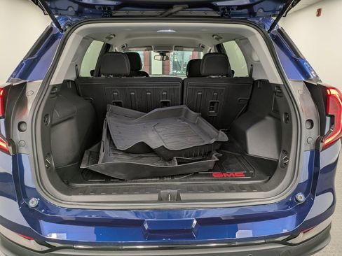 Used 2023 GMC Terrain SLE w/ Driver Convenience Package image 24