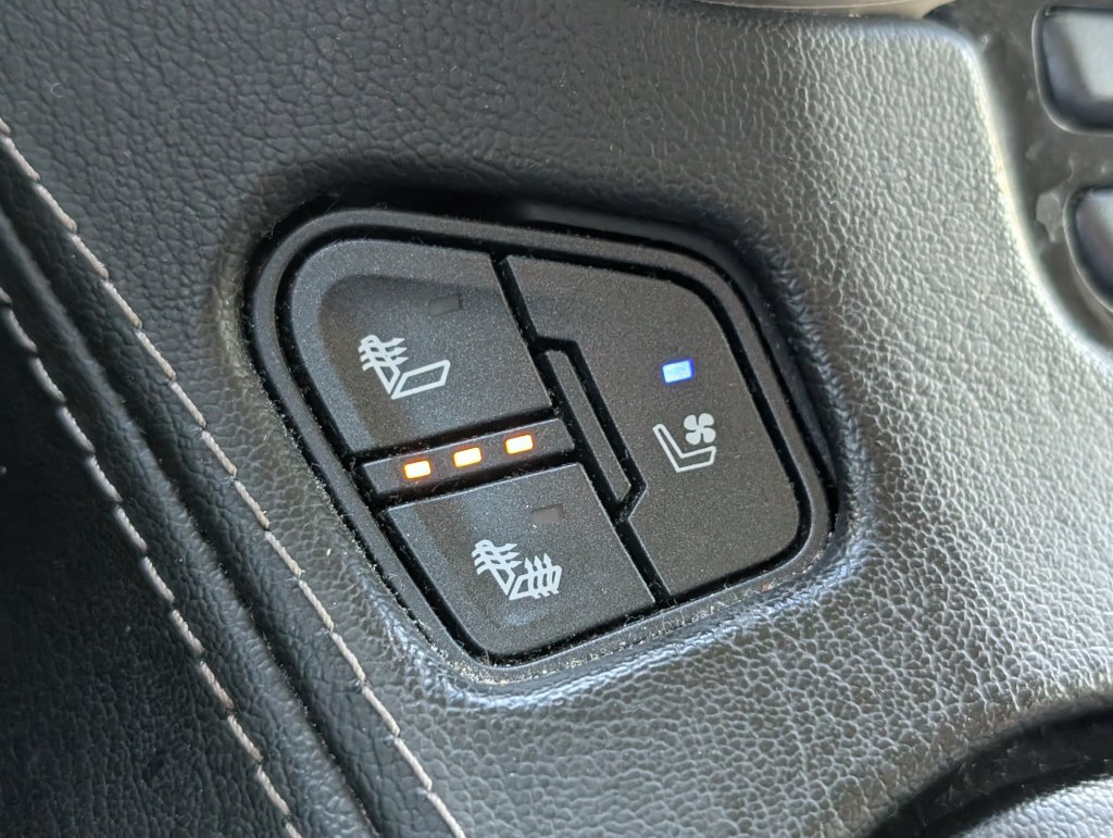 Used 2018 GMC Yukon Denali RWD image 20
