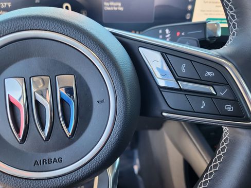 Certified 2025 Buick Envision Sport Touring image 9