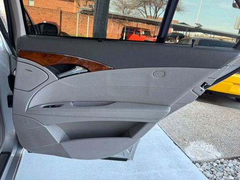 Used 2005 Mercedes-Benz E 320 Sedan image 20