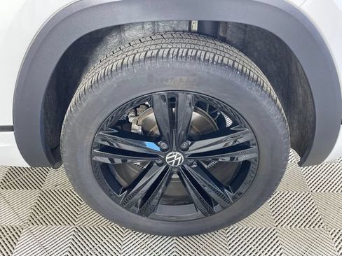 Used 2023 Volkswagen Atlas Cross Sport SEL R-Line AWD/4WD image 20