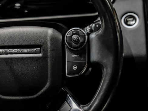 Used 2018 Land Rover Discovery SE AWD/4WD image 19