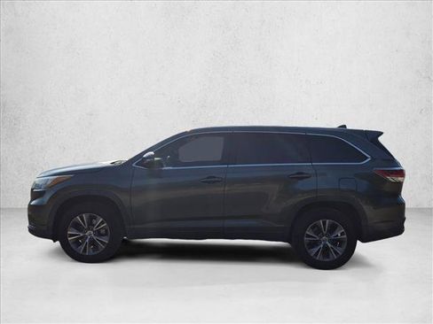 Used 2015 Toyota Highlander Plus FWD image 8