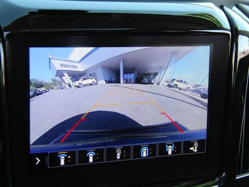 Used 2021 Chevrolet Traverse RS image 30