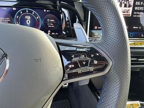 Used 2025 Volkswagen Golf R Black Edition image 18