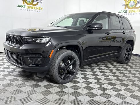 New 2025 Jeep Grand Cherokee Altitude image 4