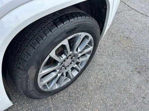 Used 2021 GMC Acadia Denali w/ Denali Ultimate Package AWD/4WD image 22