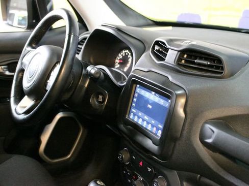 Used 2018 Jeep Renegade Latitude w/ Cold Weather Group AWD/4WD image 12