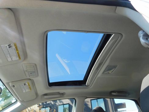 Used 2007 Toyota Matrix XR image 13