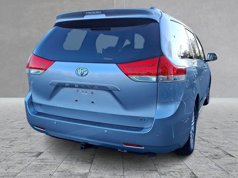 Used 2014 Toyota Sienna XLE w/ Entertainment Package image 10