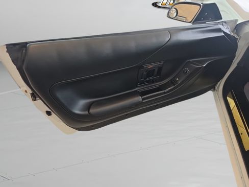 Used 1994 Chevrolet Corvette Convertible RWD image 6