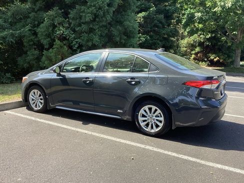 Certified 2025 Toyota Corolla LE w/ LE Premium Package AWD/4WD image 8