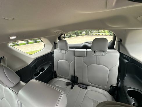 Used 2024 Honda Pilot EX-L image 16