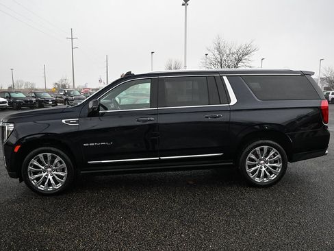 Used 2023 GMC Yukon XL Denali image 8