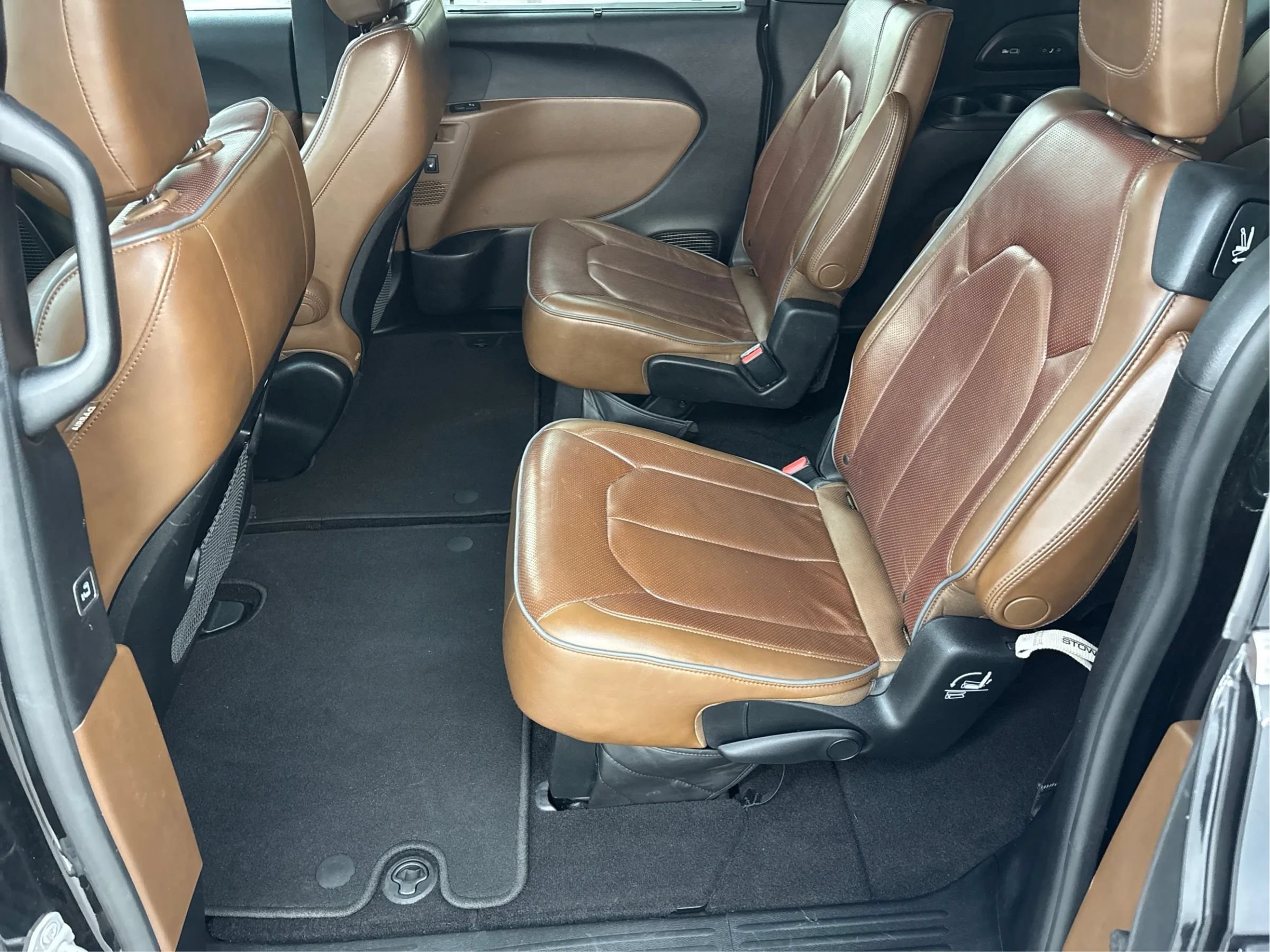 Used 2017 Chrysler Pacifica Limited FWD image 14