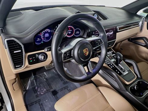 Used 2023 Porsche Cayenne S image 9