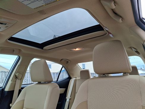 Used 2019 Toyota Corolla LE image 14