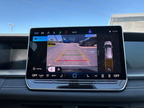 New 2025 Volkswagen Tiguan SE image 23