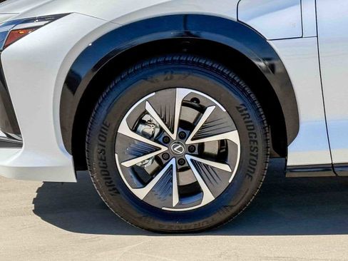 Certified 2025 Lexus RZ 300e FWD image 9