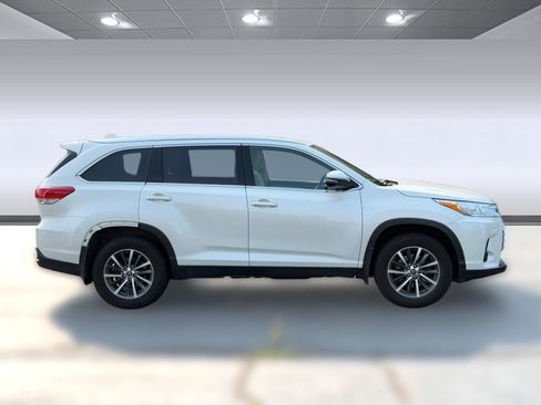 Used 2019 Toyota Highlander XLE AWD/4WD image 5