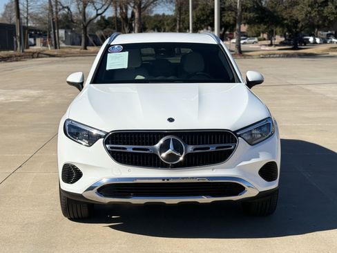 Used 2025 Mercedes-Benz GLC 300 4MATIC image 3