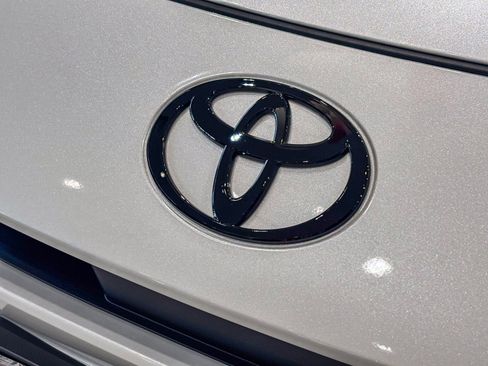 New 2026 Toyota Prius Plug-In Hybrid image 10