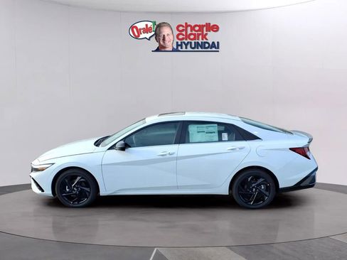 New 2026 Hyundai Elantra SEL Sport Premium FWD image 2