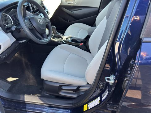 Used 2020 Toyota Corolla LE image 11
