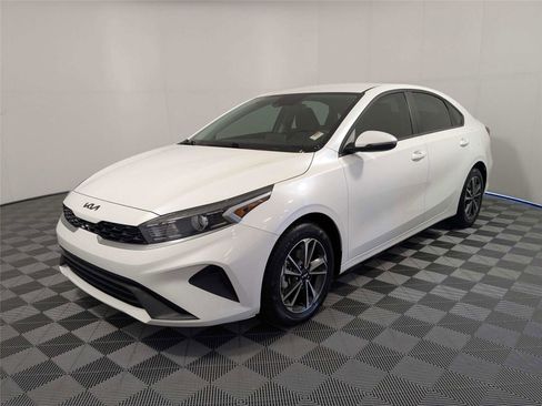 Used 2024 Kia Forte LXS w/ LXS Technology Package FWD image 2