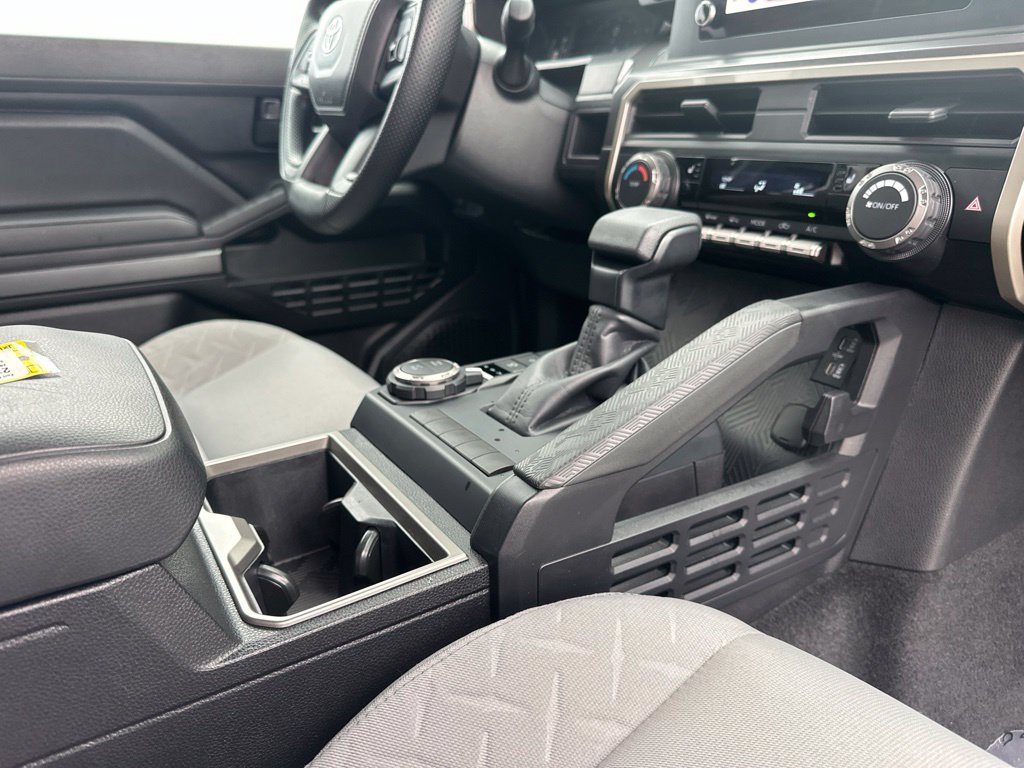 Used 2025 Toyota Tacoma SR5 AWD/4WD image 34