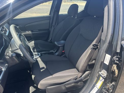 Used 2012 Dodge Avenger SE FWD image 9