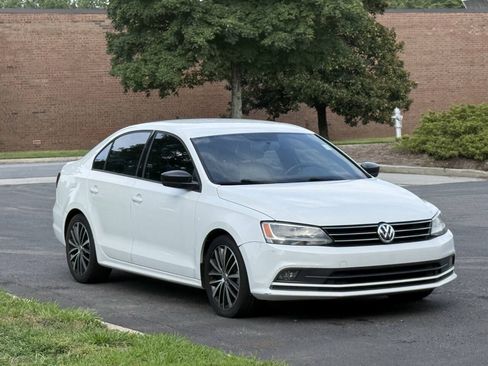Used 2016 Volkswagen Jetta Sport FWD image 3