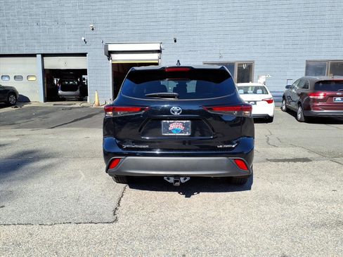 Certified 2024 Toyota Highlander LE image 5