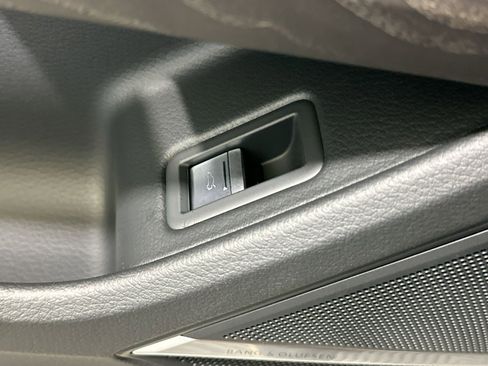 Used 2023 Audi A8 L 3.0T w/ Executive Package image 18