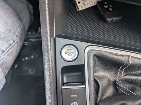 Used 2024 Volkswagen Jetta SE w/ Panoramic Sunroof Package image 29