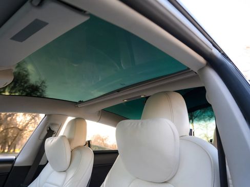 Used 2018 Tesla Model 3 Long Range image 98