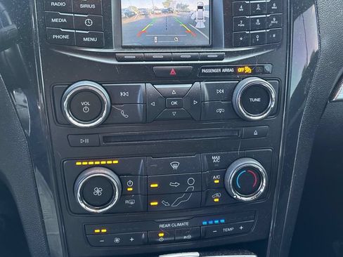 Used 2017 Ford Explorer XLT AWD/4WD image 4