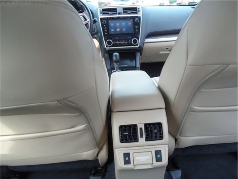 Used 2018 Subaru Outback 2.5i Limited image 17