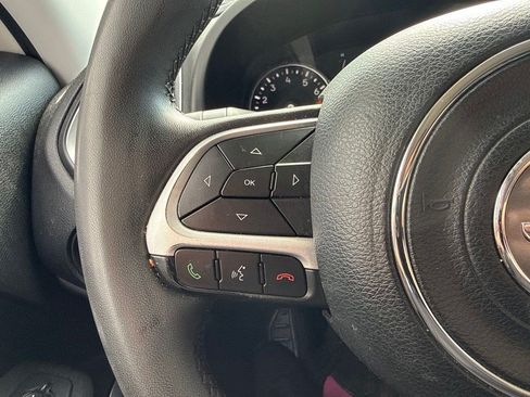 Used 2018 Jeep Renegade Latitude FWD image 10