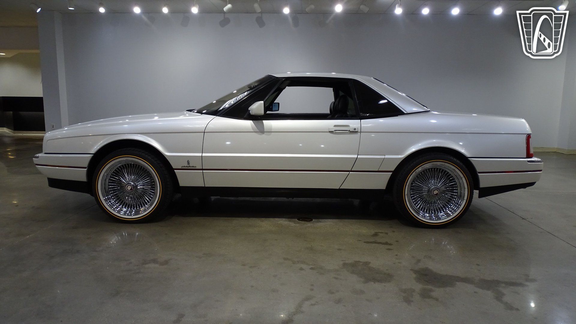 Used 1991 Cadillac Allante FWD image 6