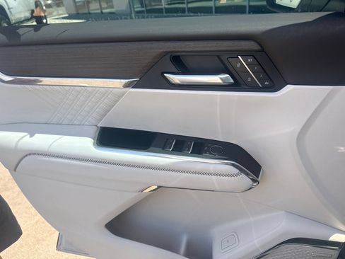 Used 2024 GMC Acadia Denali FWD image 10