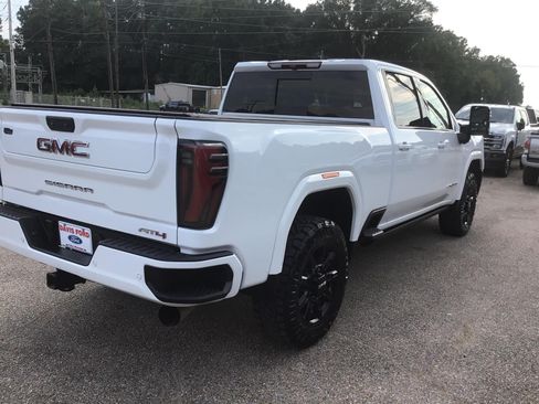 Used 2024 GMC Sierra 3500 AT4 w/ AT4 Preferred Package AWD/4WD image 9