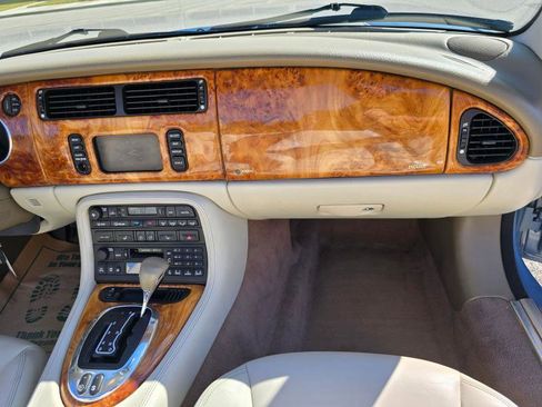 Used 2006 Jaguar XK8 2dr Conv VICTORY EDITION image 17