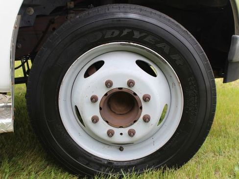 Used 2001 Ford F550 2WD Regular Cab Super Duty image 31