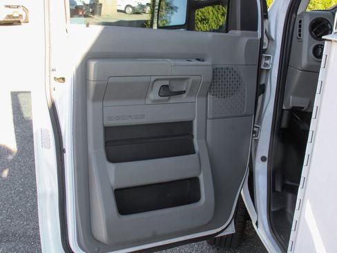 Used 2018 Ford E-350 and Econoline 350 Super Duty w/ Power Windows & Locks Group image 15